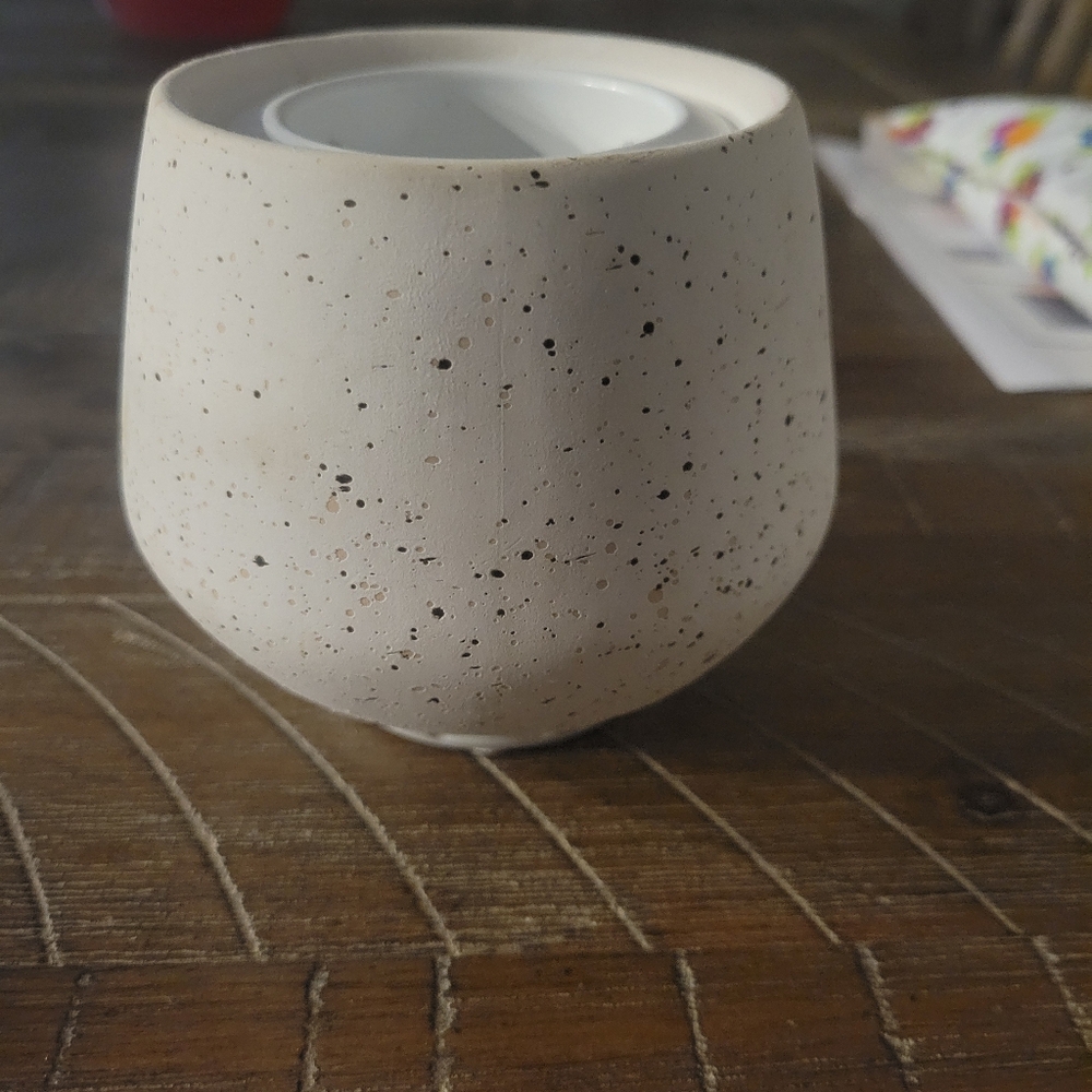 Speckled scentsy tabletop diffuser